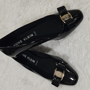 Anne Klein Flex Colette Pumps 6M Black w/ Bow